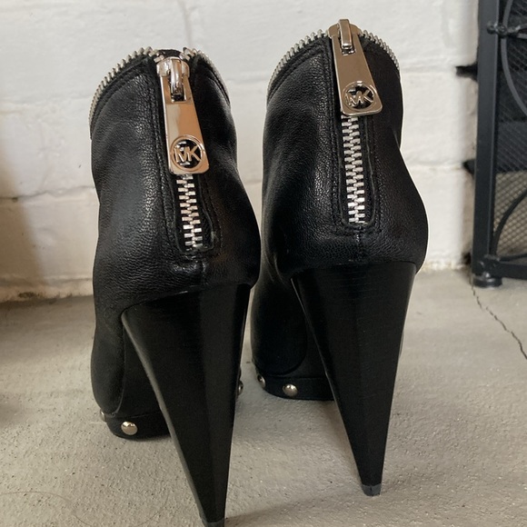 Michael by Michael Kors fantastic heel bootie peep toe with silver hardware - Picture 3 of 6